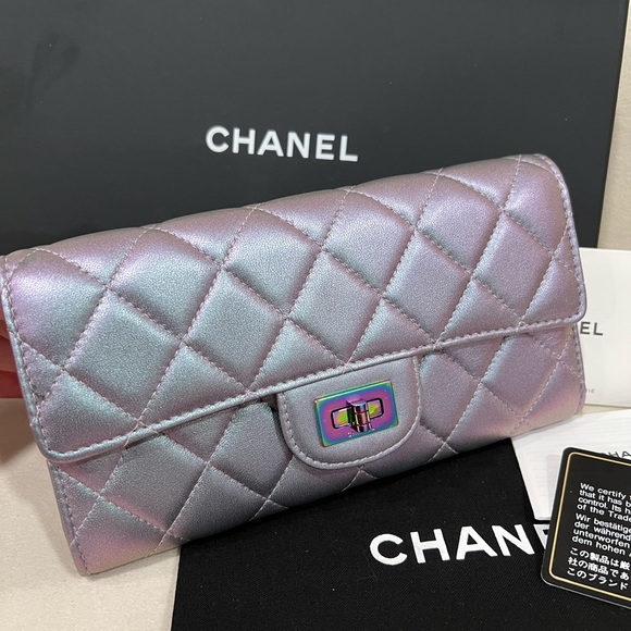 Rare💜💜Chanel iridescent Rainbow Quilted Lambskin Wallet